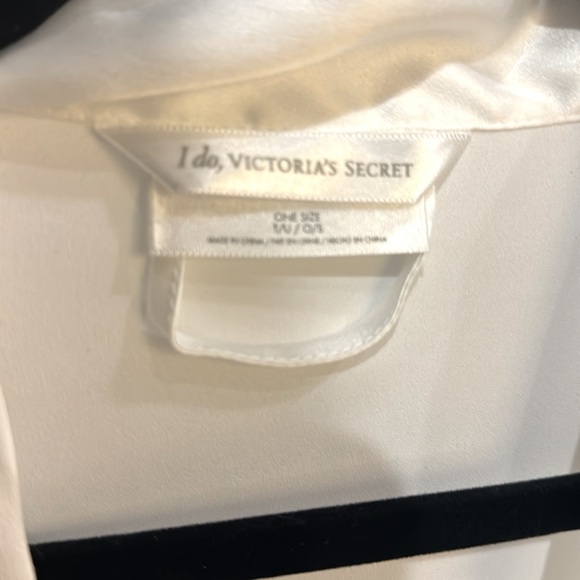 VICTORIA’S SECRET BRIDE ROBE NWOT! - Picture 3 of 3
